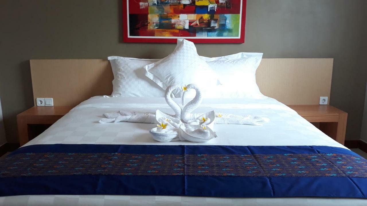 เอเซียนา โลวีนา โฮเต็ล แอนด์ คาราโอเกะ Hotel โลวินา ภายนอก รูปภาพ