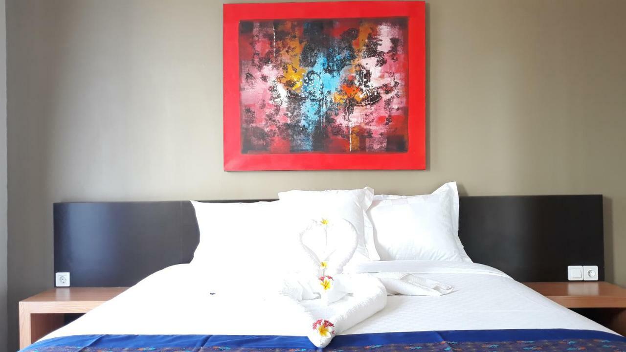 เอเซียนา โลวีนา โฮเต็ล แอนด์ คาราโอเกะ Hotel โลวินา ภายนอก รูปภาพ