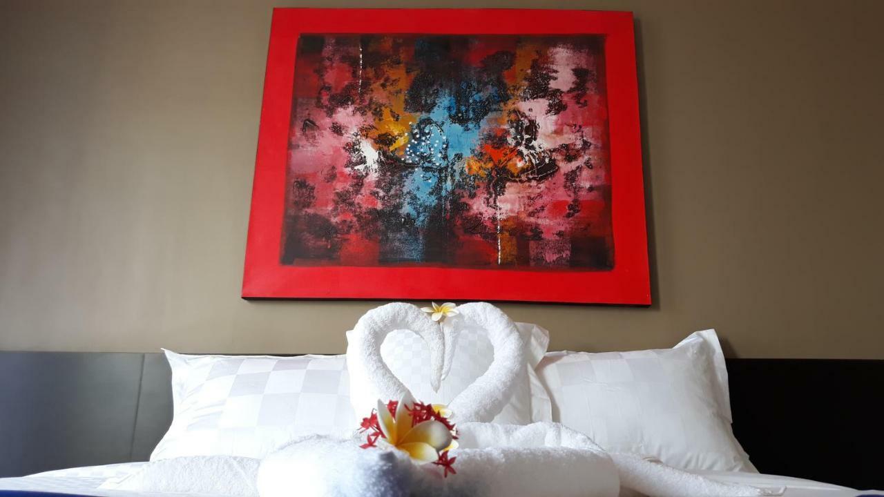 เอเซียนา โลวีนา โฮเต็ล แอนด์ คาราโอเกะ Hotel โลวินา ภายนอก รูปภาพ